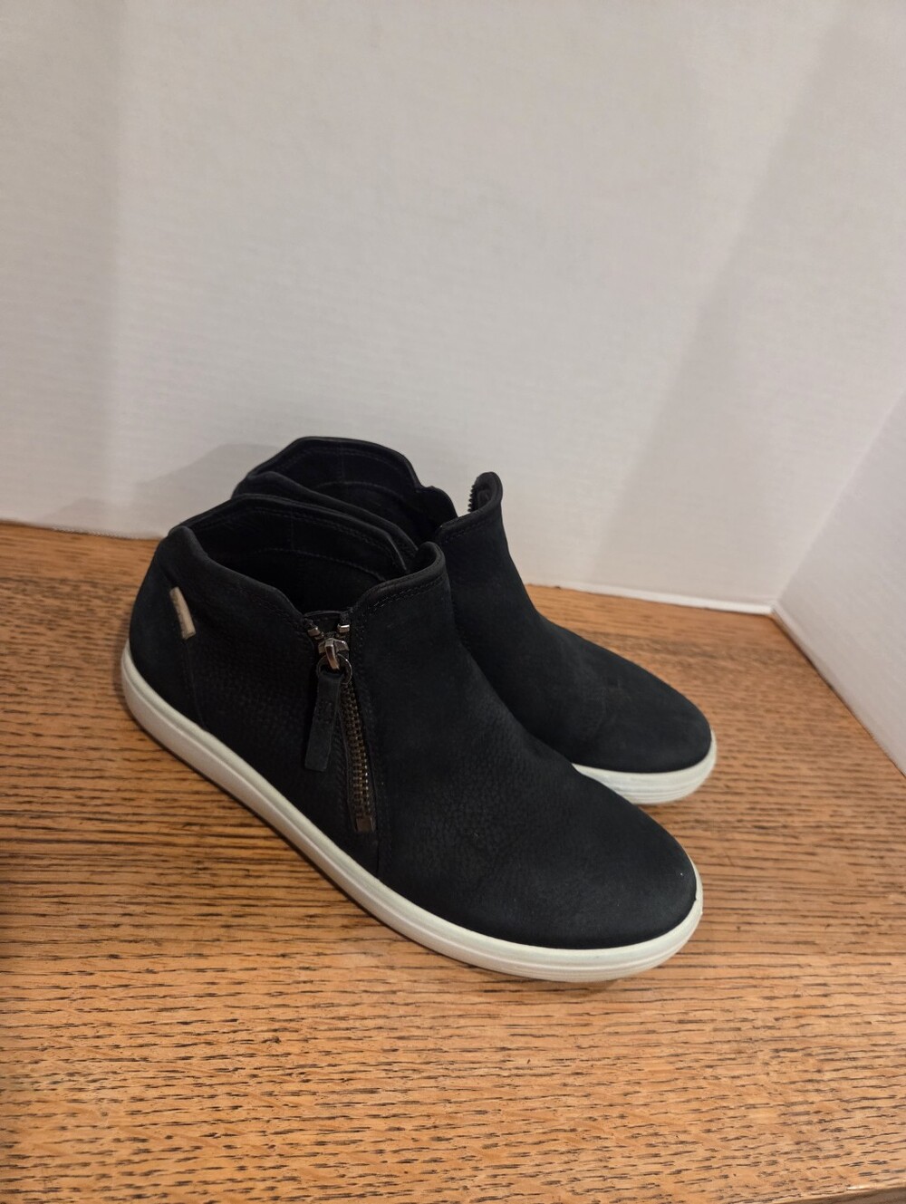 Ecco Black Soft 7 Side Zip Suede Leather Bootie Sneaker